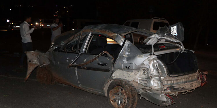 Gaziantep'te otomobil takla attı: 3 yaralı