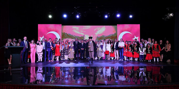 Gençler Kurtuluş Savaşı kahramanlarını sahnede andı 