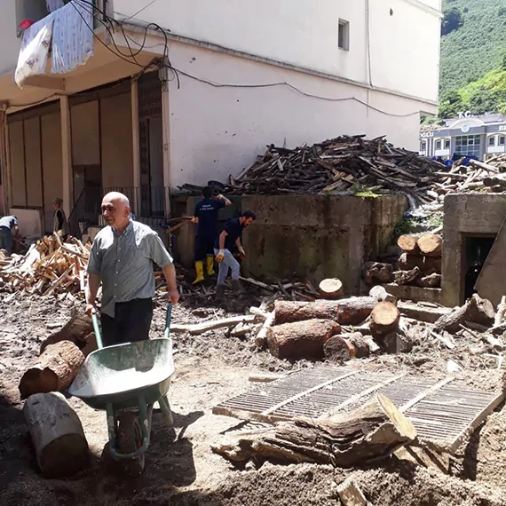 Giresundaki heyelanda kaybolan kisi araniyorz - öne çıkan - haberton