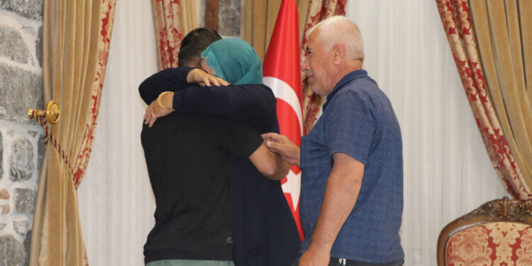 HDP önündeki evlat nöbetinde 42'nci buluşma