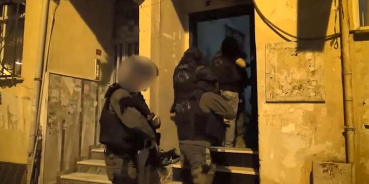 HDP'nin Okmeydanı temsilcilik binasına operasyon