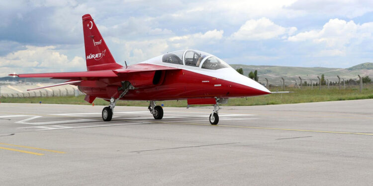 Hafif taarruz uçağı Hürjet, 10'uncu kez uçtu