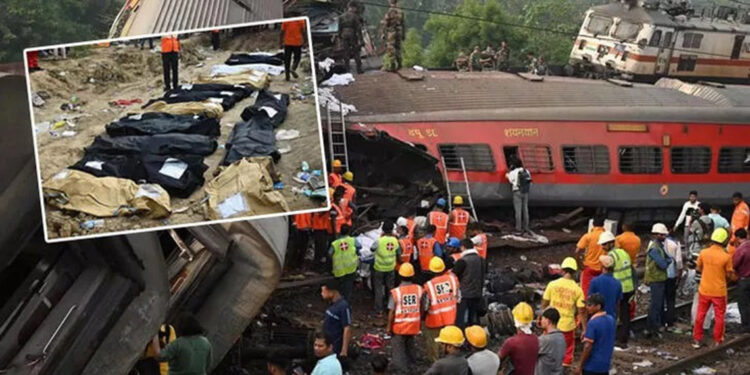 Hindistan'da tren kazası: 260 ölü, yüzlerce yaralı var