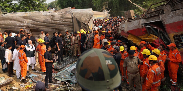 Hindistan'da 'trenlerin raydan çıkması' raporu