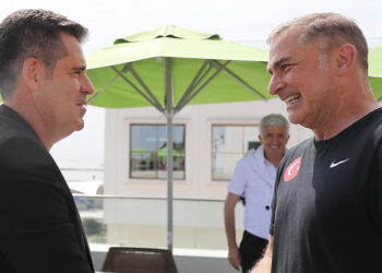 Hüseyin Eroğlu'ndan milli takıma ziyaret