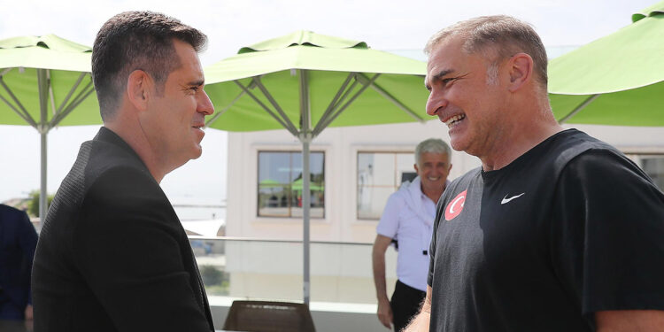 Hüseyin Eroğlu'ndan milli takıma ziyaret