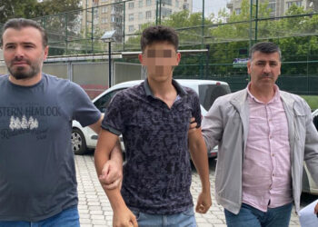 Husumetlisini pompalı tüfekle başından vurdu