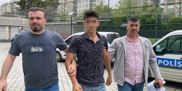 Husumetlisini pompalı tüfekle başından vurdu