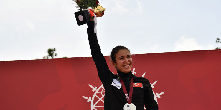 İlke Özyüksel’den tarihi madalya