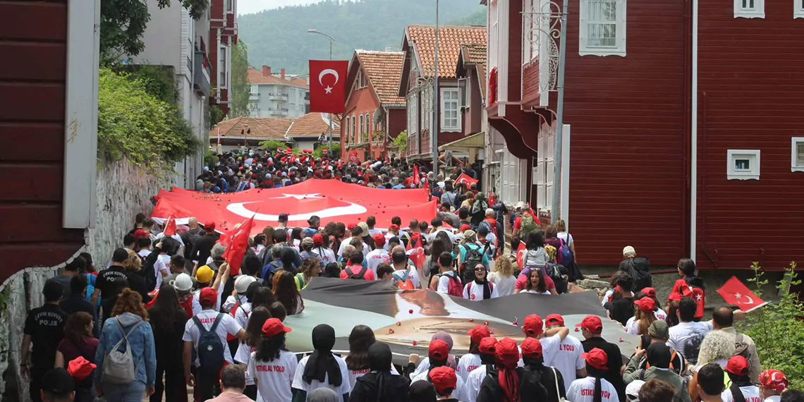 Ineboluda ataturk ve istiklal yolu yuruyusu basladiw - yerel haberler - haberton