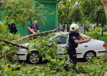 İnegöl'de sağanak ve fırtına