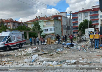 İnşaatın 4'üncü katından düşen işçi yaşamını yitirdi