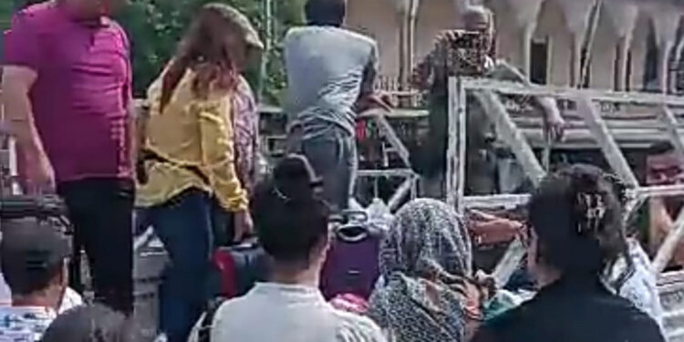 İranlıları kamyonetle taşıyan sürücüye ceza