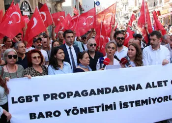 İstanbul barosu önünde avukatlardan lgbt protestosu