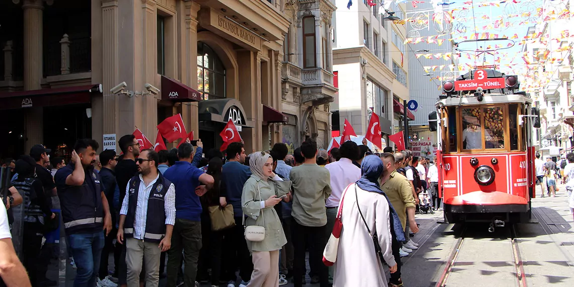 Istanbul barosu onunde avukatlardan lgbt protestosud - yerel haberler - haberton