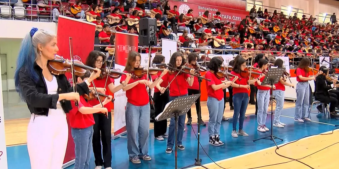 Istanbul valisi davut gul genclerle bir araya geldige 1 - yerel haberler, i̇stanbul haberleri - haberton