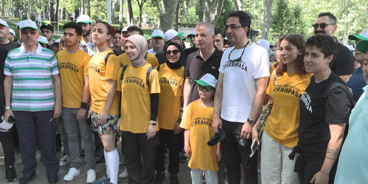 İstanbul Valisi Gül çevre günü yürüyüşüne katıldı