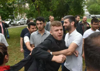 İzmir'de lgbt programına karşı gergin basın açıklaması