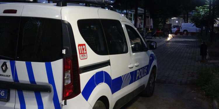 İzmir'de husumetliler arasında silahlı kavga: 1 ölü, 2 yaralı