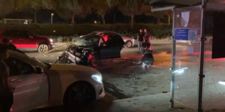 İzmir'de yarışan otomobiller kaza yaptı; anne öldü, bebeği yaralı