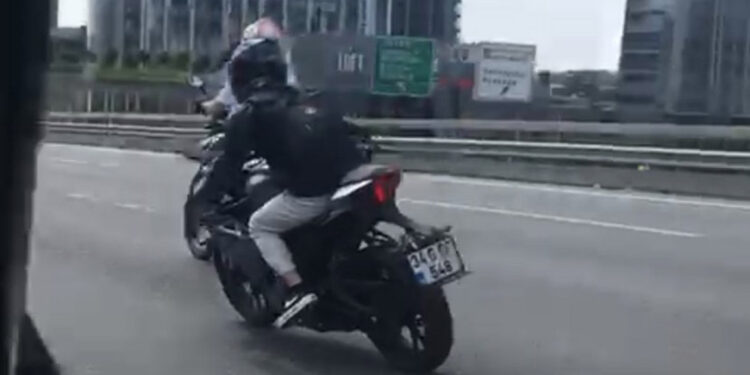 Kağıthane'de makas atan motosikletli kazaya neden oldu