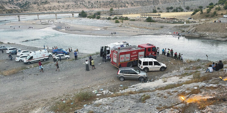Kahta Çayı'nda akıntıya kapılarak boğuldu