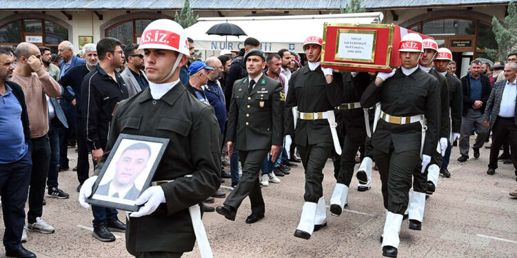 Kalp krizinden ölen uzman çavuş, defnedildi