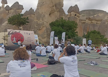 Kapadokya'da yoga etkinliği