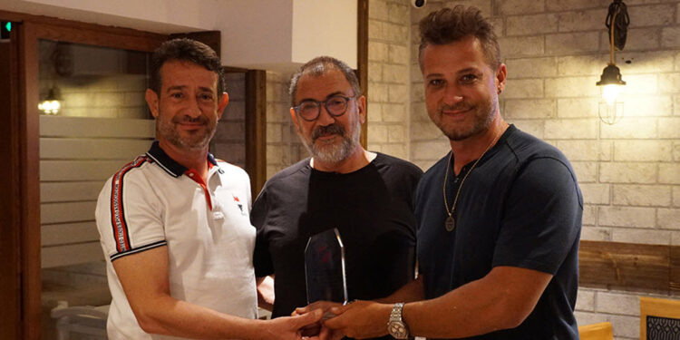 Karşıyaka'da Cem Karas istifa etti