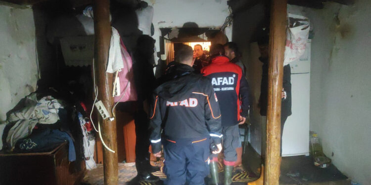 Kars'ta sağanak ve dolu; dere taştı, 7 evi su bastı