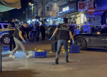 Kavgaya müdahale eden polis bacağından vuruldu
