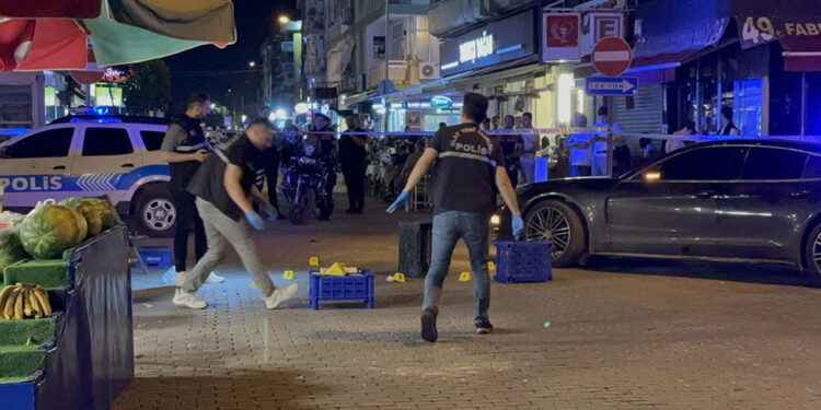Kavgaya müdahale eden polis bacağından vuruldu