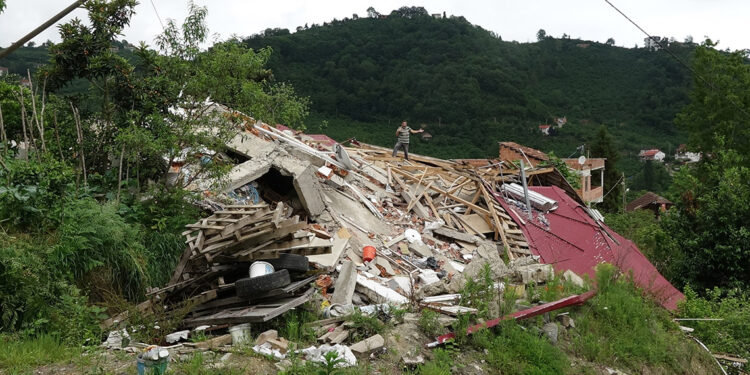 Kayan Çubuklu Mahallesi’nde endişeli yaşam