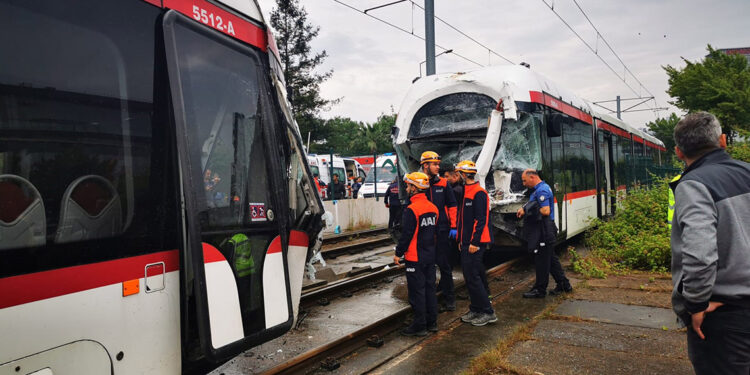 Kaza yapan tramvayların kara kutusu inceleniyor