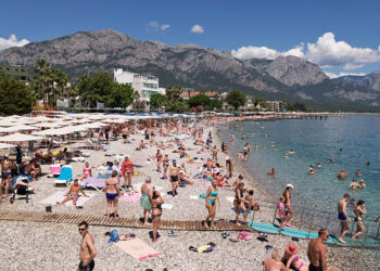Kemer bayram tatilinde nüfusunun 4 katı tatilciyi ağırlıyor