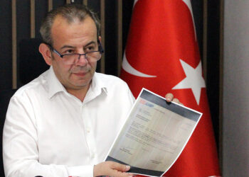 Kılıçdaroğlu’nu Atatürk'ün koltuğundan kaldırmak için yürüyorum