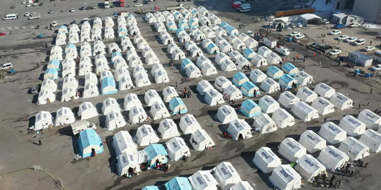 Konutların yükseldiği deprem kentlerinde çadırlar boşalıyor