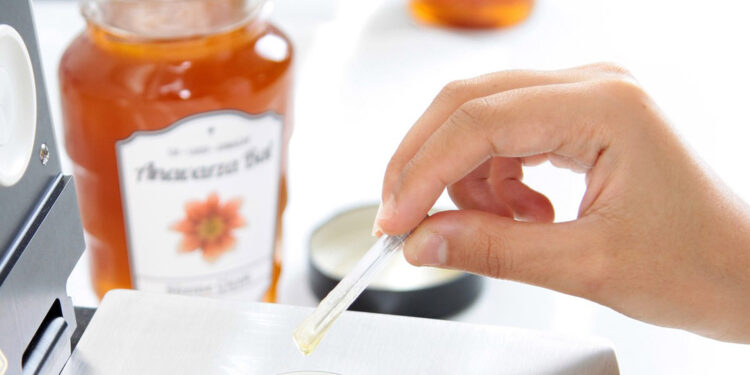 Kozan merkezli Anavarza Bal, Londra’da ödül aldı