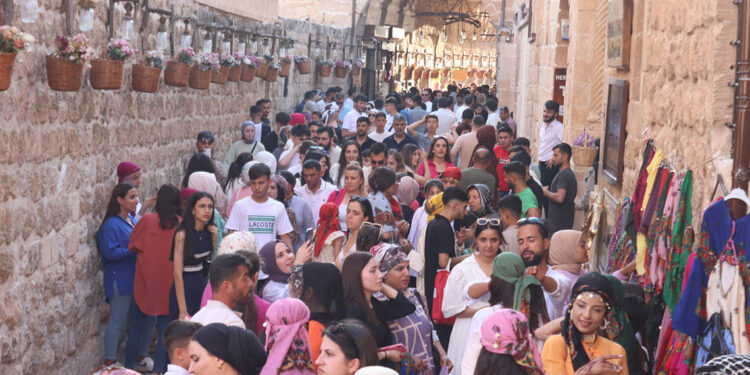 Kurban Bayramı'nda Midyat'a turist akını