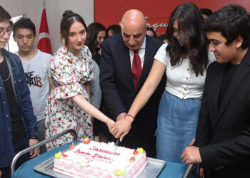 LGS öğrencileriyle motivasyon pastası kesildi