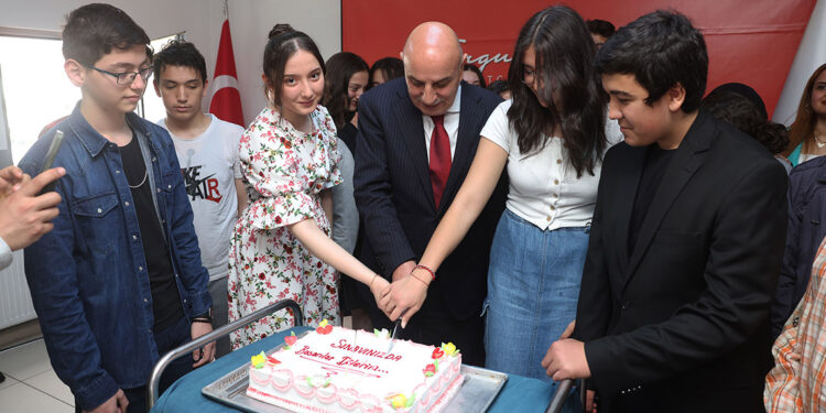 LGS öğrencileriyle motivasyon pastası kesildi