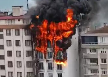 Lokanta bacasında çıkan yangın, otele sıçradı