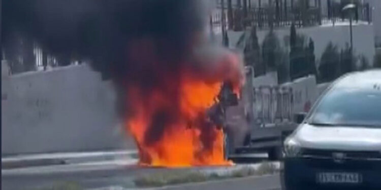 Maltepe’de seyir halindeki çekicide yangın