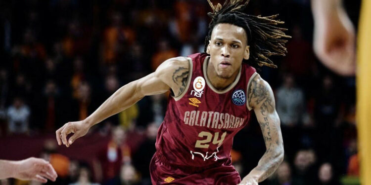 Manisa BŞB'de Daron Fatts Russell imzayı attı