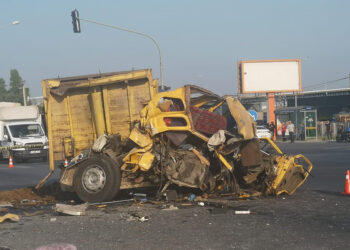 Mersin'de yolcu otobüsü ile kamyon çarpıştı: 1 ölü, 28 yaralı