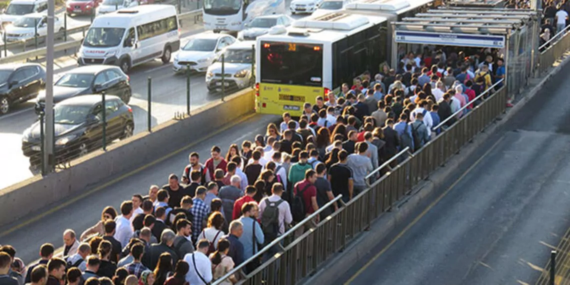 Metrobus kullanan kadinlar kendini guvende hissetmiyorsd - yaşam - haberton