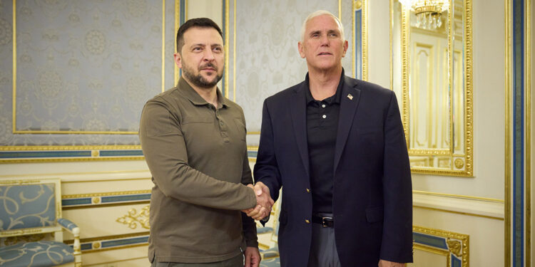 Mike Pence’den Kiev’e sürpriz ziyaret