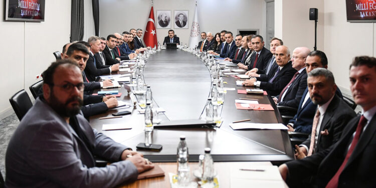 Milli Eğitim Bakanı Yusuf Tekin, ilk toplantısını yaptı