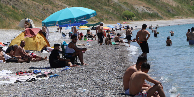 Mollakasım Halk Plajı sezonu açtı