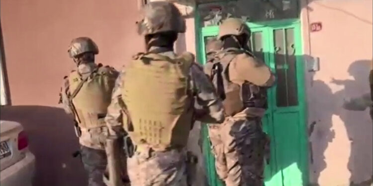 Müstehcen çocuk görüntüsü paylaşan 30 zanlı yakalandı